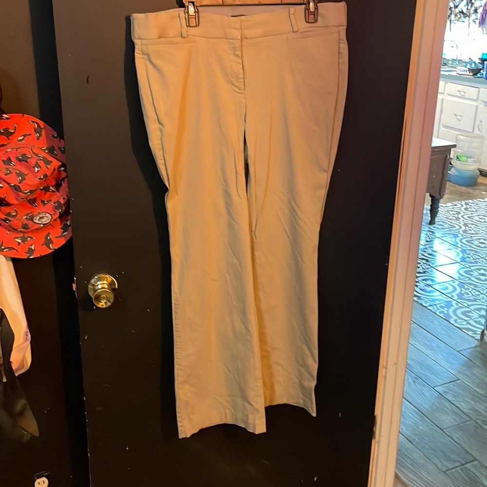 Kahki pants
